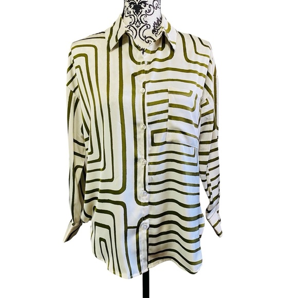 Blu Pepper Women Graphic Button Down Blouse Shirt Top NWT Sz-Small - Picture 2 of 6